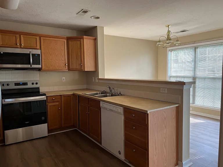 3885 Winthrop Dr — Photo 12