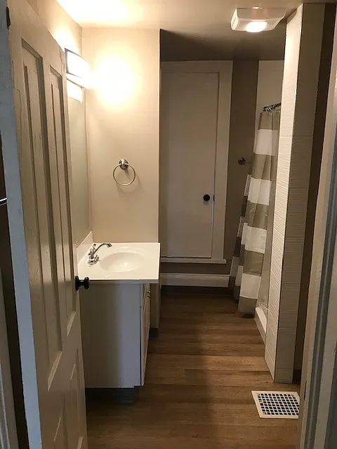 6 bed, 2200 sqft, $4,050 — Photo 4