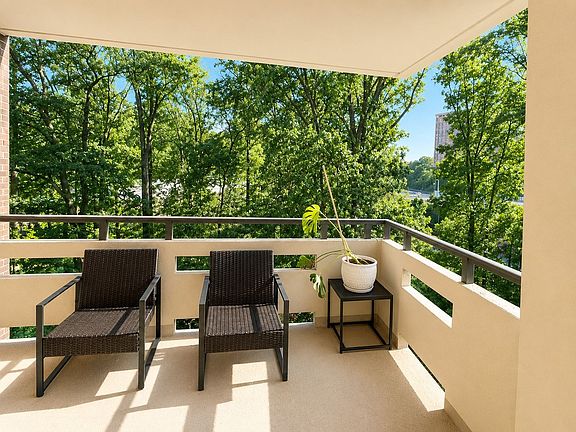 3rd image of 1808 Old Meadow Rd APT 1005