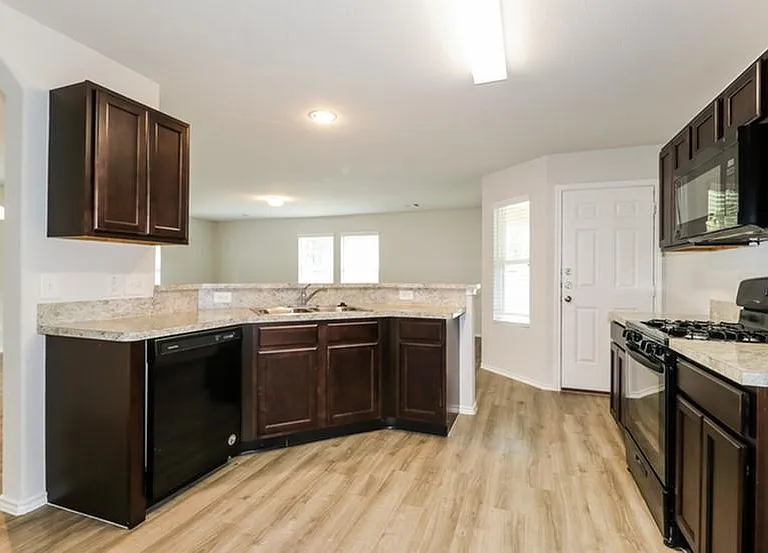 2743 Madison Ct — Photo 3