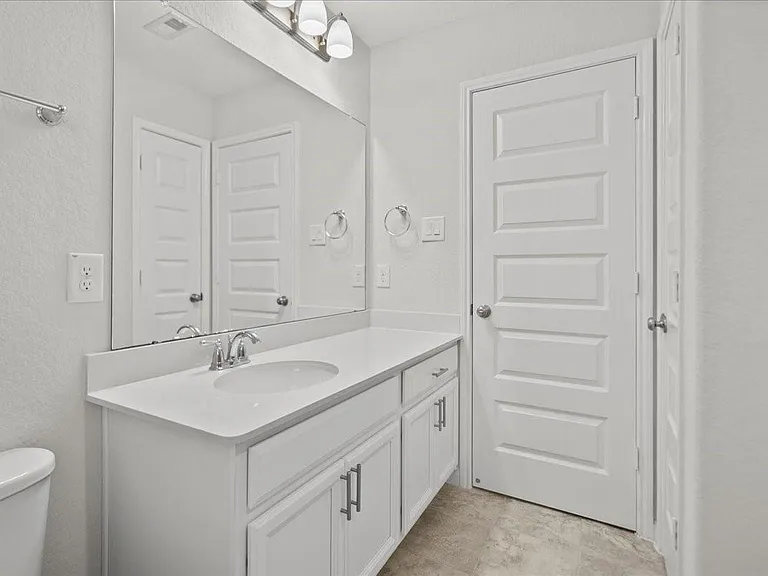13814 Russell Ct — Photo 33