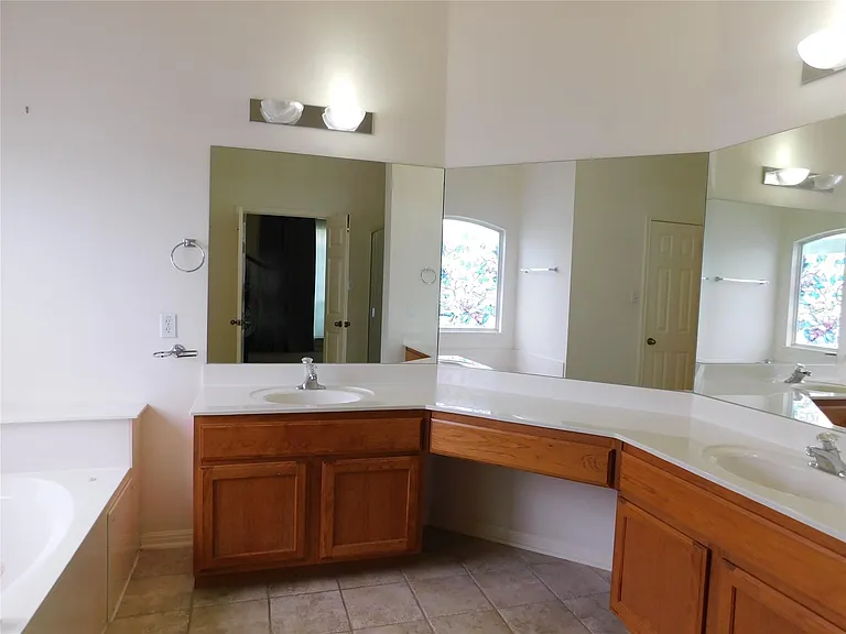 1511 Homewood Cir — Photo 11