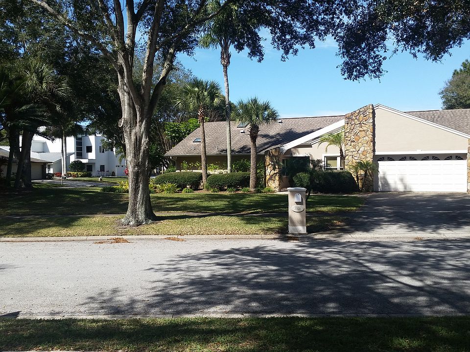 Large, quiet corner lot