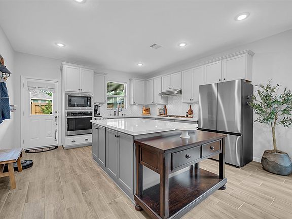 2nd image of 2819 Wilde Redbud Ln
