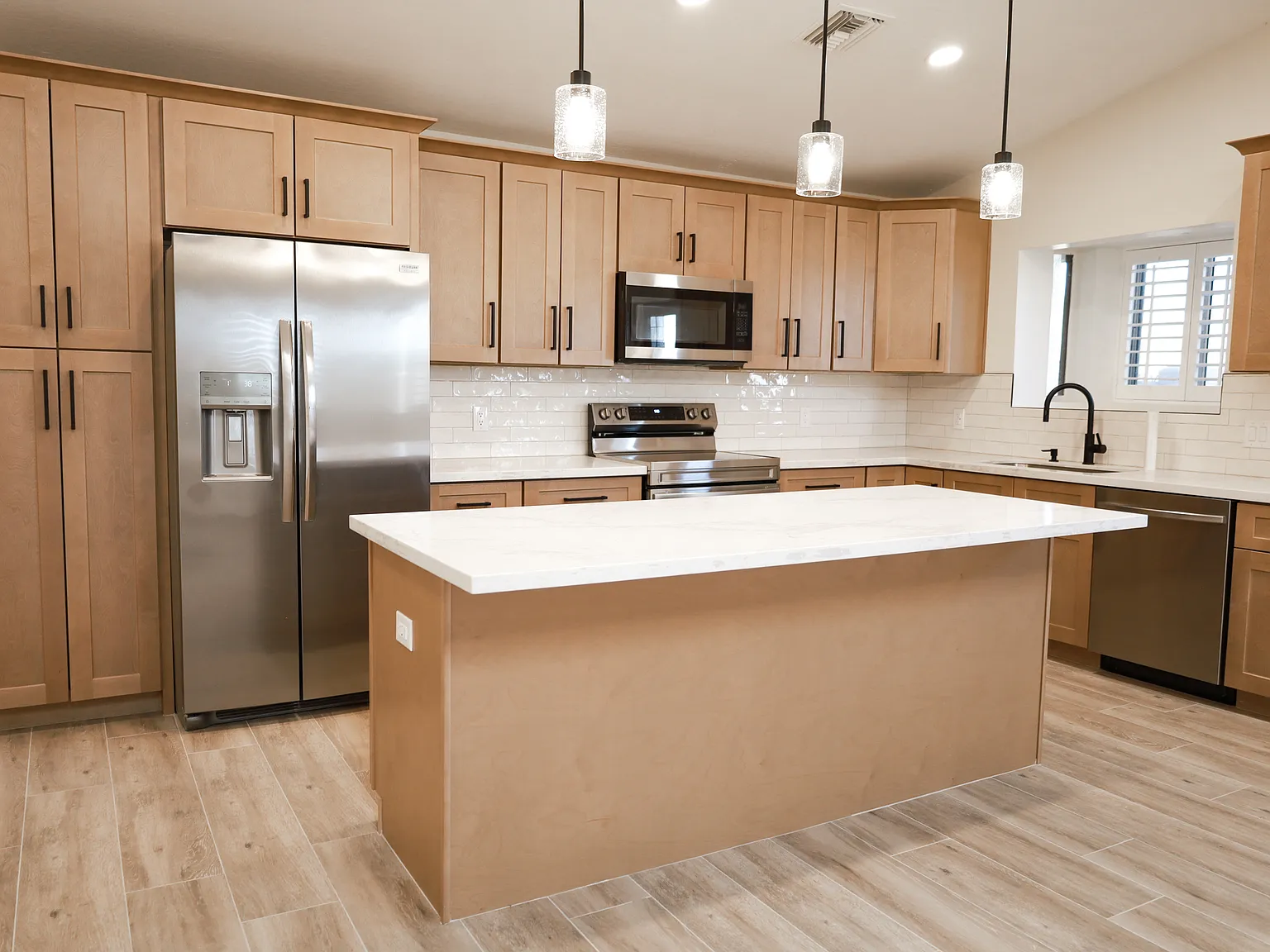3 bed, 1600 sqft, $3,295 — Photo 2