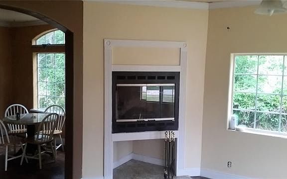 5th image of 903 N Rose Ave