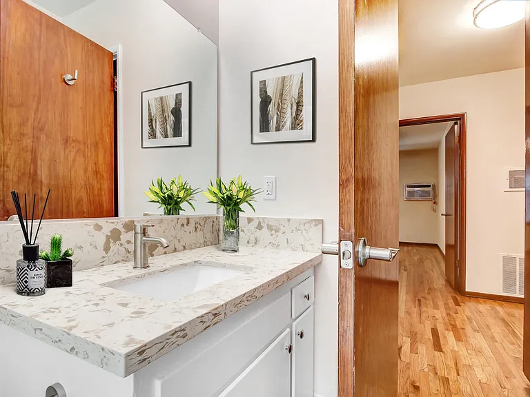 12224-34 Chandler Blvd — Photo 14