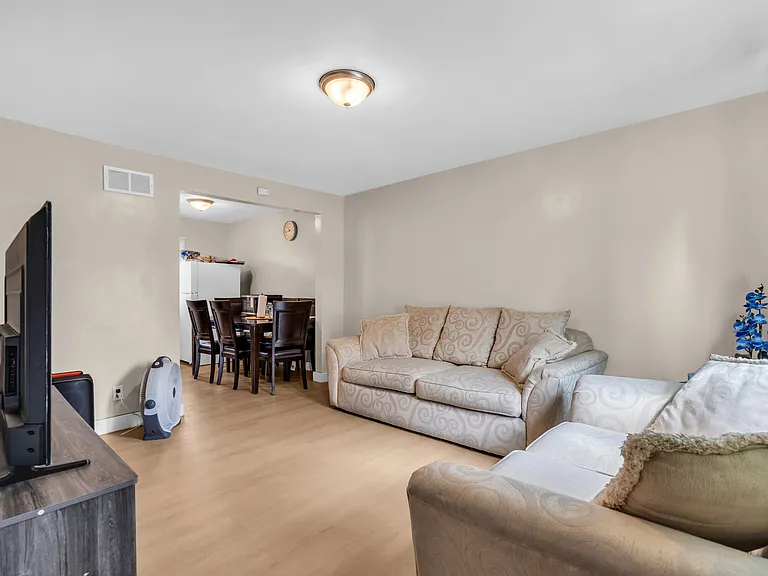 16 S Pear St #8 — Photo 2