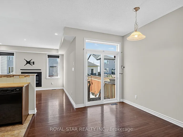 272 Broxburn Cres — Photo 12