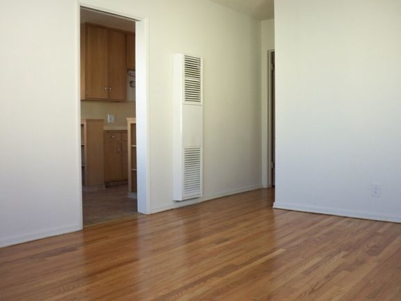 2nd image of 950 Euclid St APT B