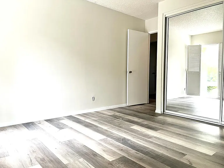 24360 Crestlawn St — Photo 20