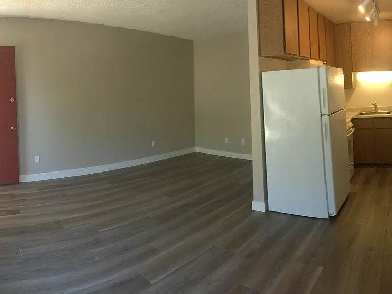 1100 McClellan Ave — Photo 4
