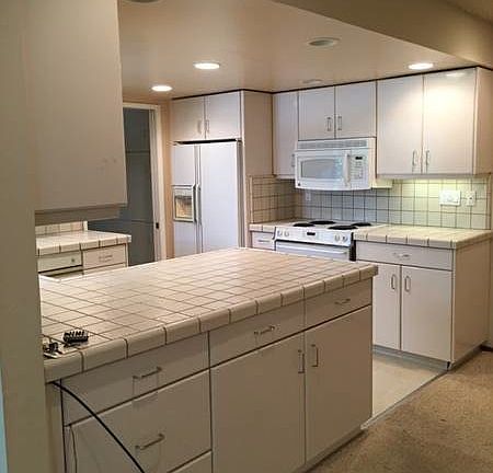 4th image of 120 Charter Oaks Cir