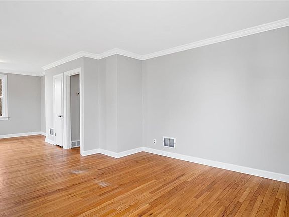 4th image of 7070 Lansdowne Ave