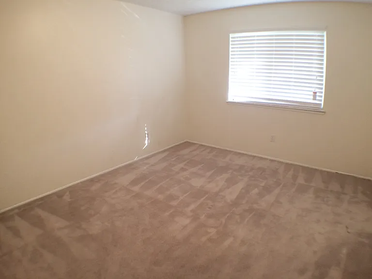 2026 Wedgewood Ln — Photo 4