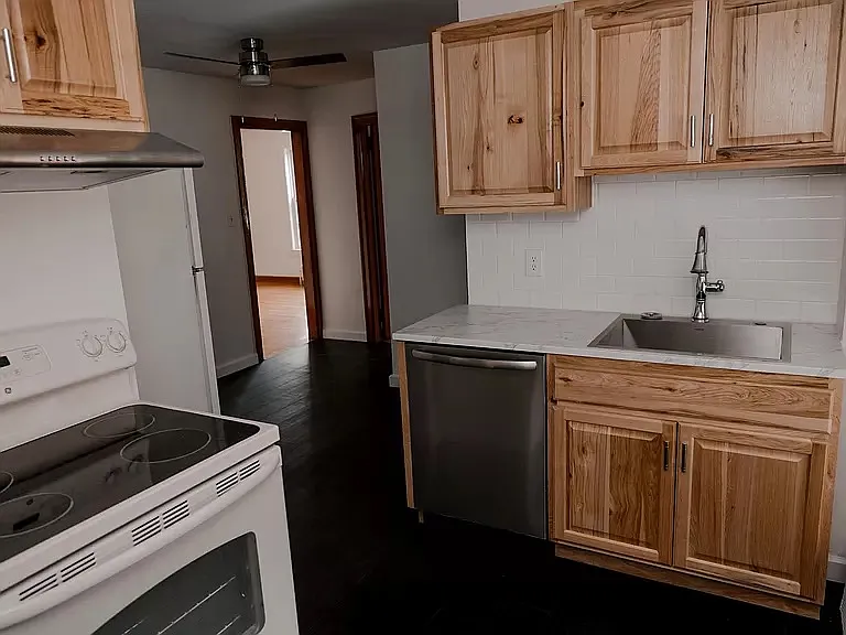 2 bed, 750 sqft, $1,950 — Photo 2