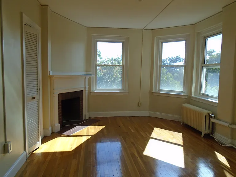 Craigie Cir — Photo 12