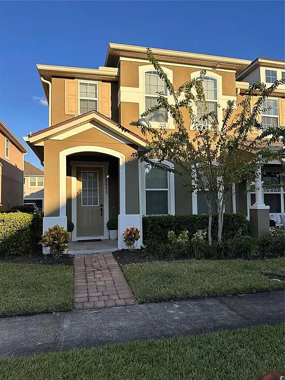 3 bed, 2.5 bath, 1602 sqft, $2,400 — Photo 1