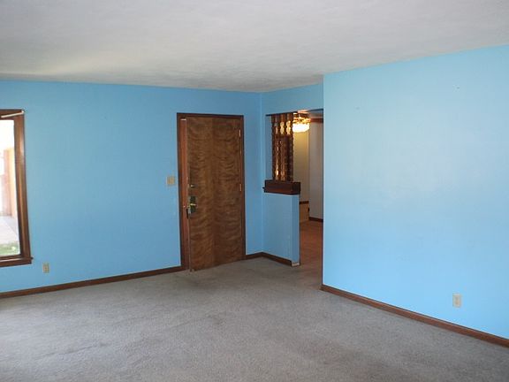 4th image of 607 N Oak Knolls Ave
