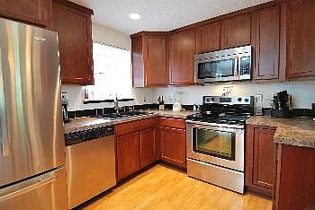 3rd image of 40 SE Dickinson Ct