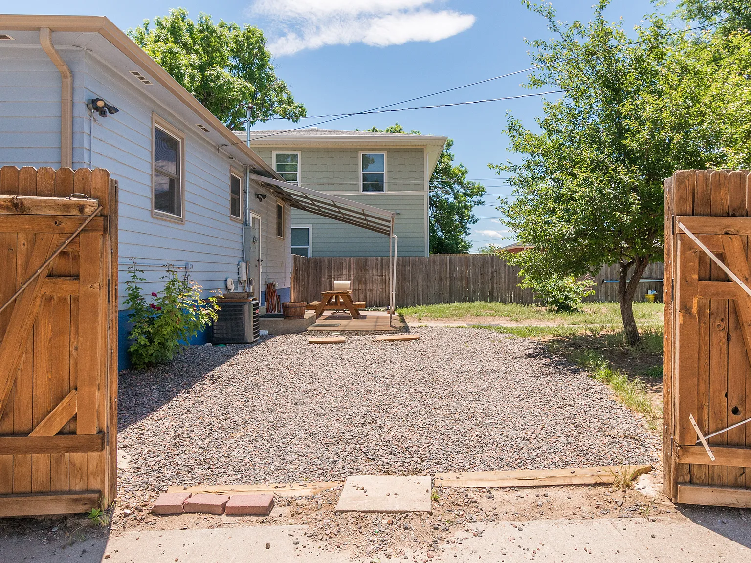 2 bed, 900 sqft, $1,549 — Photo 1