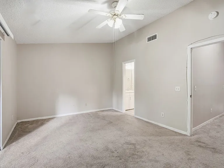 1910 W Sligh Ave #E102 — Photo 21