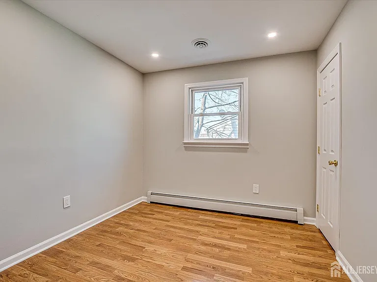 145 Somerset Ave — Photo 23