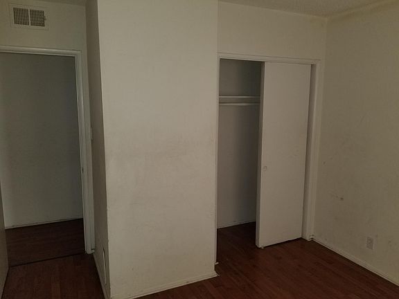 5th image of 13127 Oxnard St #2