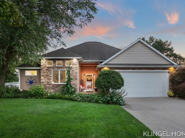 9345 Windward Dr, West Olive, MI 49460