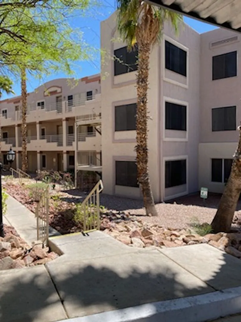 3 Bedroom Condo in Gated Portofino! — Photo 1