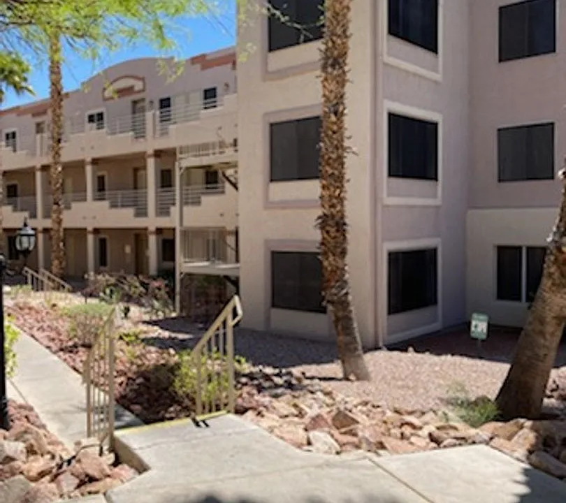 2060 Mesquite Ln #F105