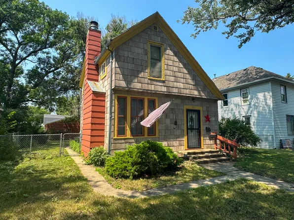 325 Simmons Ave SE, Huron, SD 57350