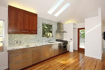 5th image of 4220 Sunnyside Ave