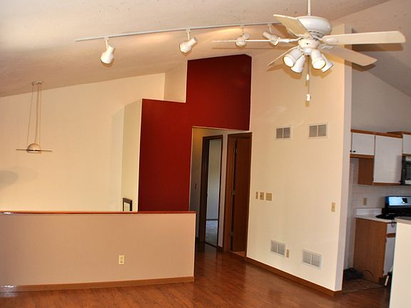 4th image of 202 Highland Village Dr