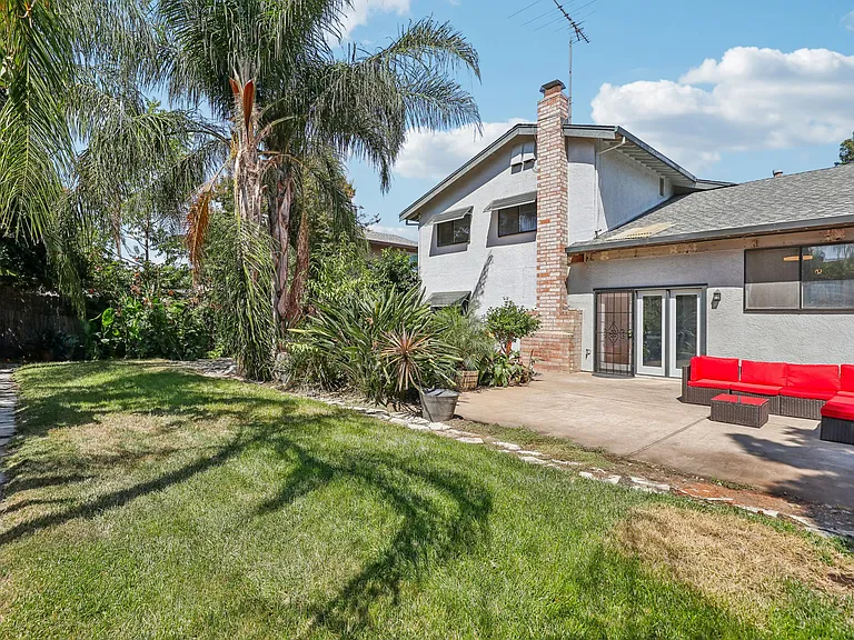 8560 Fern Crest Way — Photo 9