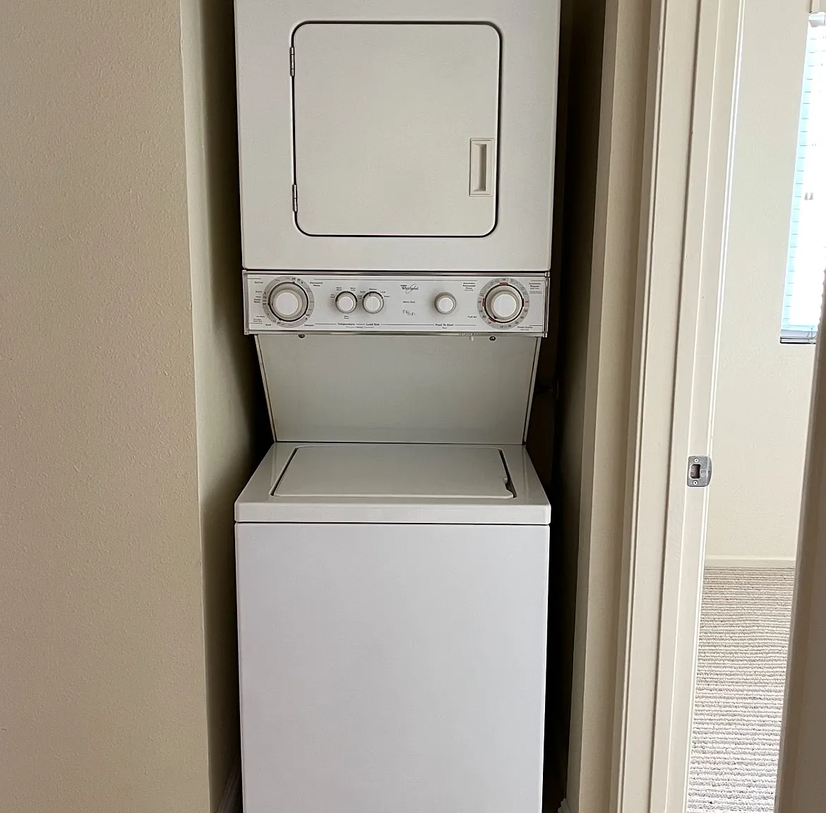 2 bed, 1.5 bath, 1100 sqft, $2,695 — Photo 2