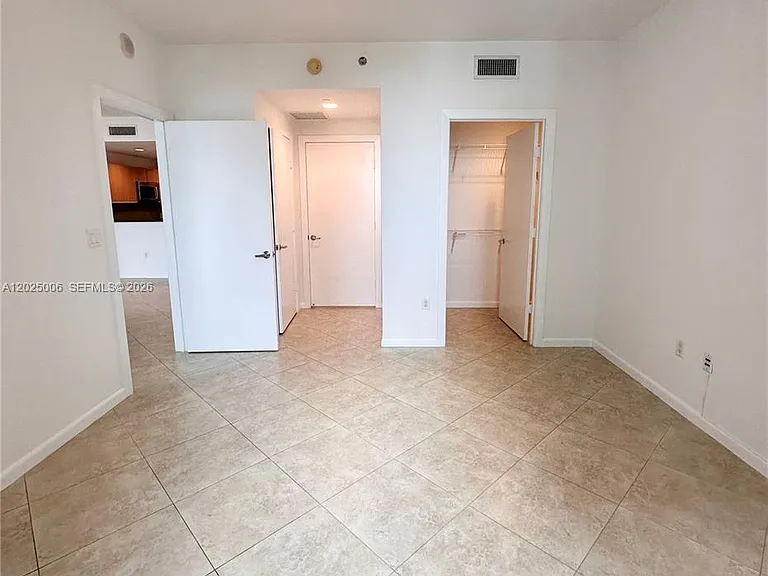 1060 Brickell Ave #2515 — Photo 9