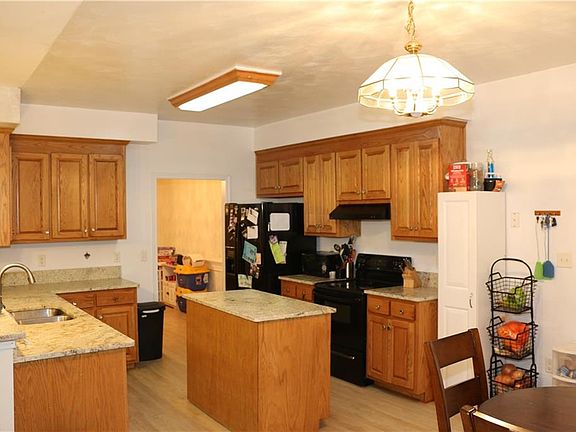 4th image of 2713 Hollister Ave