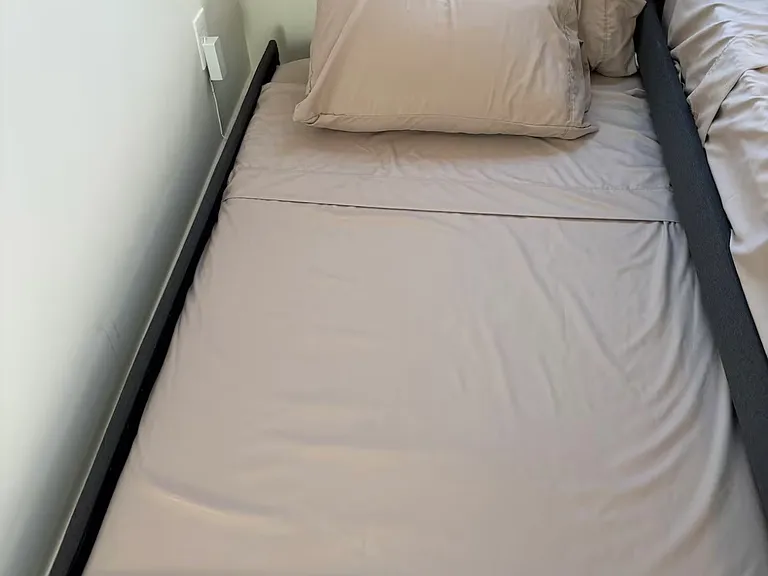Trundle bed