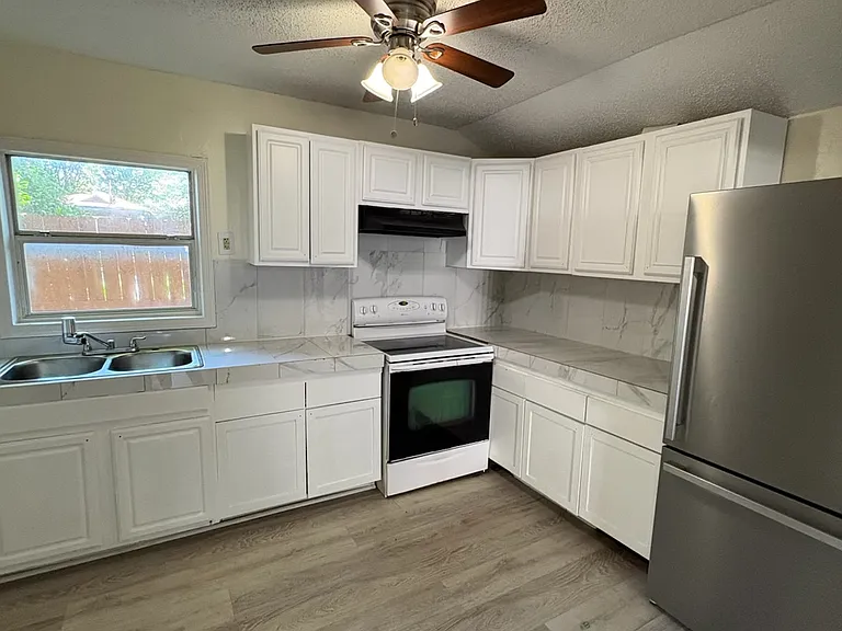 3910 Shelley Blvd — Photo 8