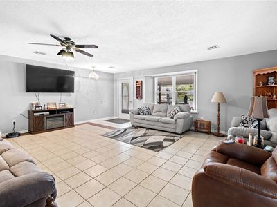 802 4th Ave SW, Gravette, AR, 72736