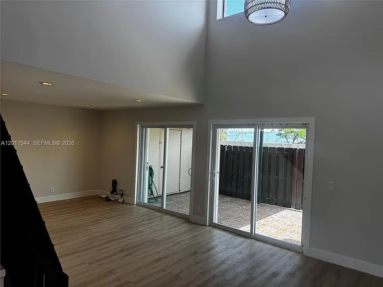 6532 NW 170th Ter — Photo 10