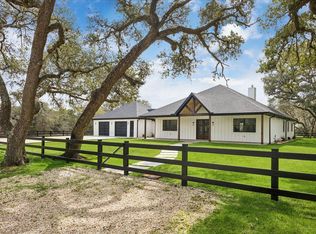 1109 County Road 157, Columbus, TX 78934