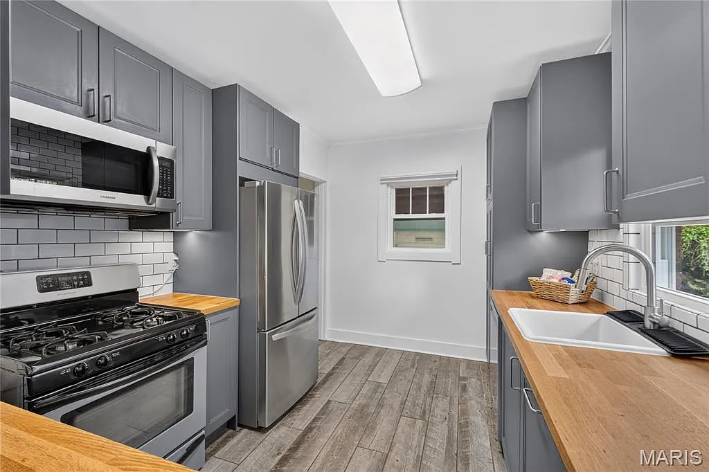 2 bed, 1.0 bath, 1395 sqft, $2,100 — Photo 4