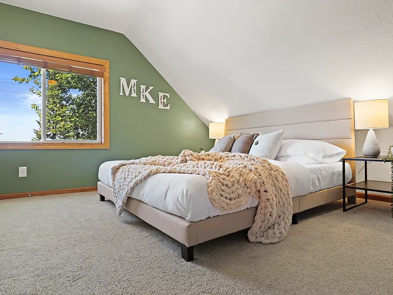 216 E Smith St — Photo 9