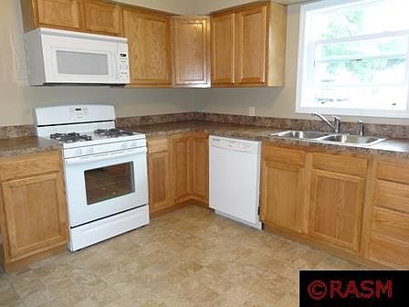 4th image of 102 Park Ave S