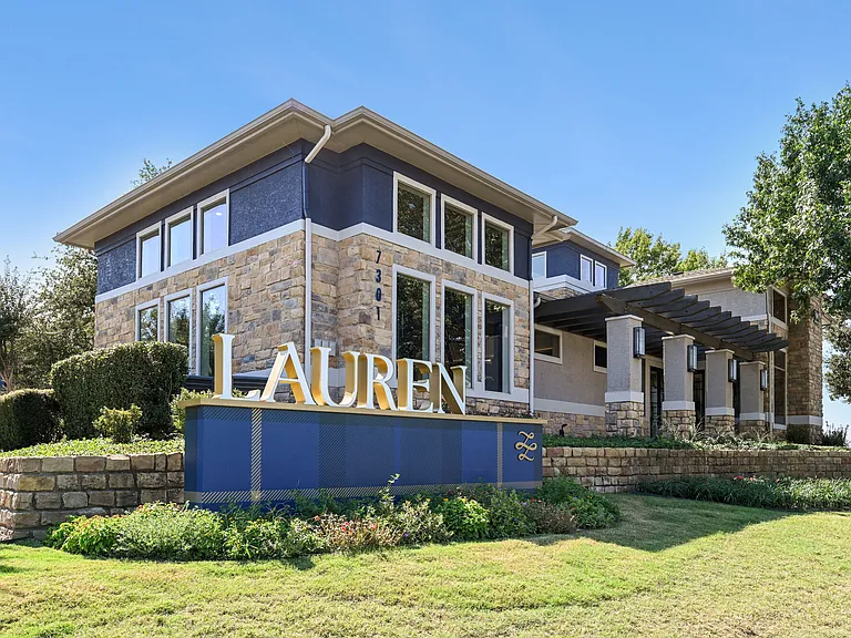 Lauren — Photo 33