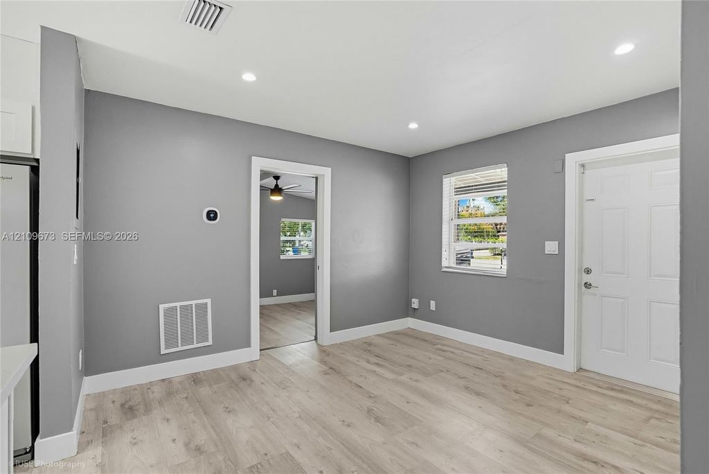 1748 NE 49th St, photo 8