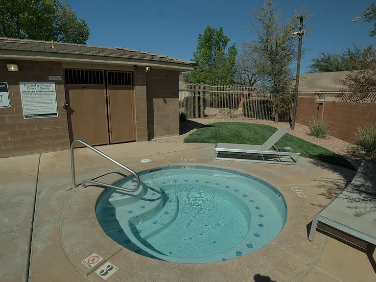 HOA hot tub, 1 minute walk from home