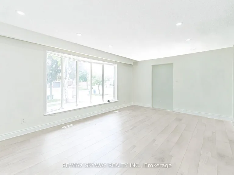 457 Woodward Ave N — Photo 33